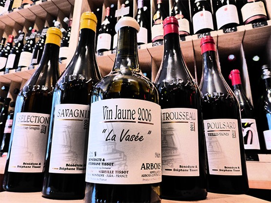 Read more about the article 週五驚嚇現貨Go—耐人尋味的真實美酒 法國Jura(侏羅)產區的典範: Stephane Tissot